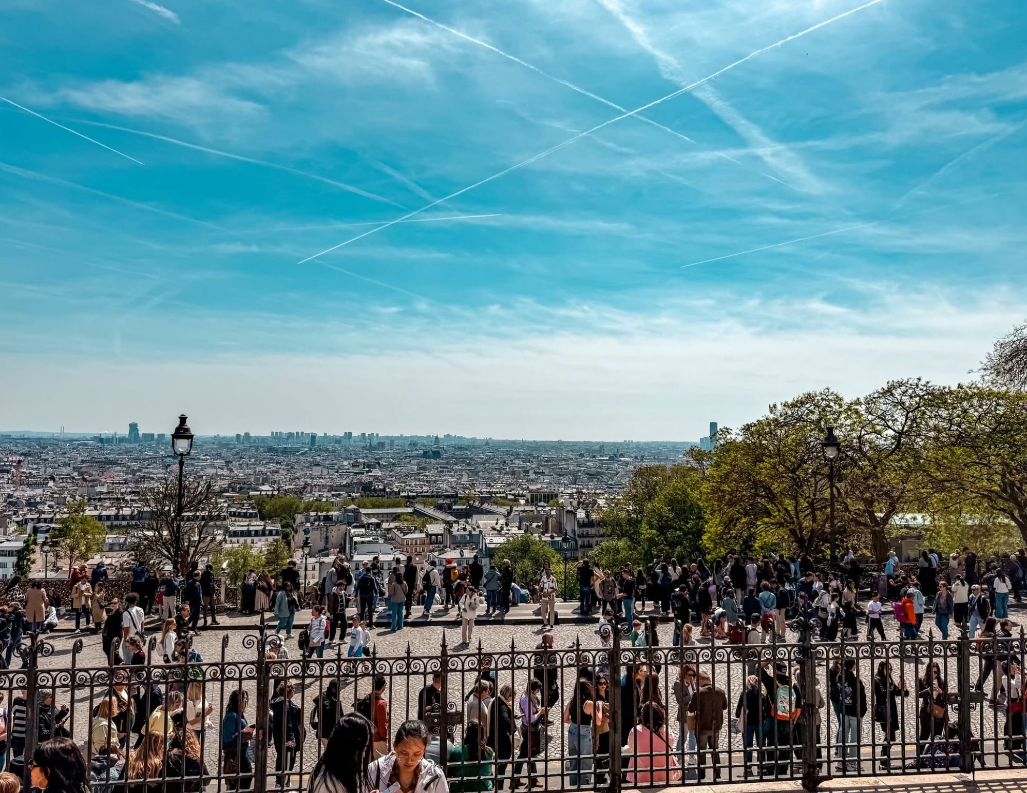 Paris Travel Guide (16).png